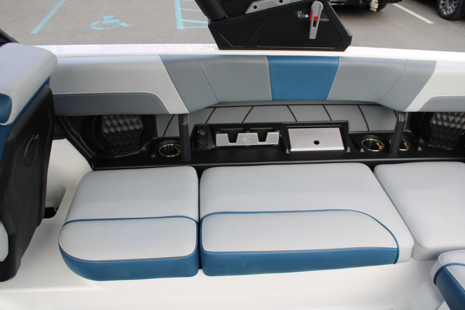2023 Malibu 23 LSV