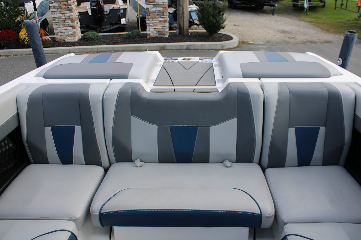 2023 Malibu 23 LSV