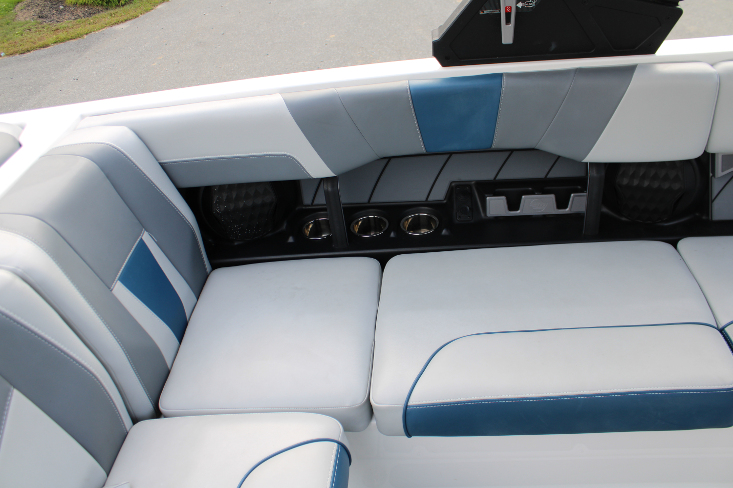 2023 Malibu 23 LSV