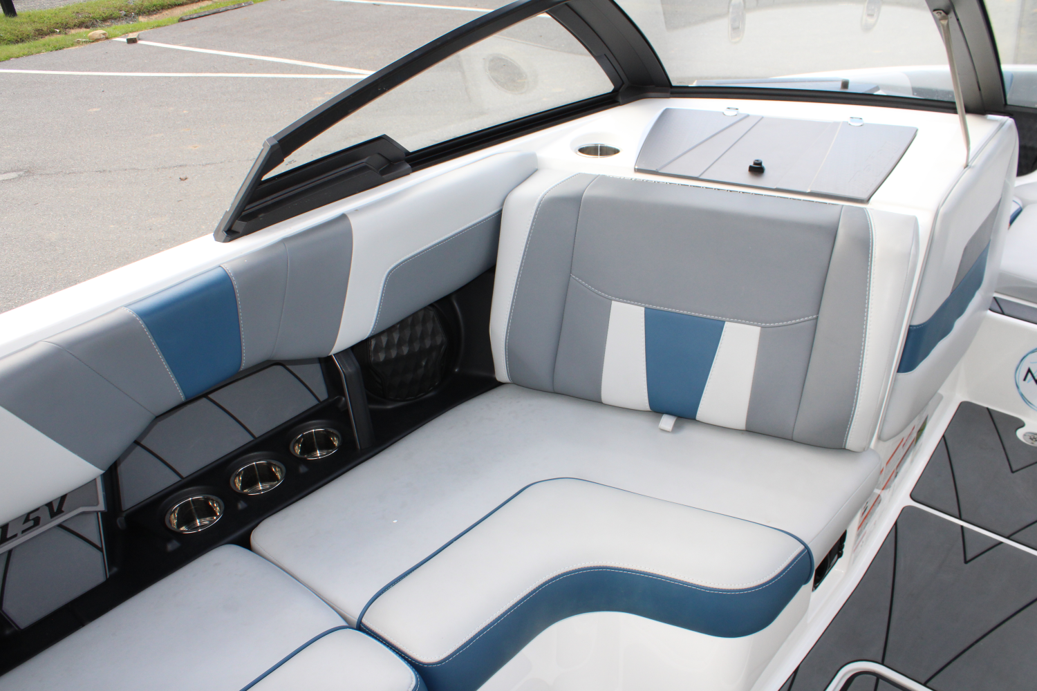 2023 Malibu 23 LSV