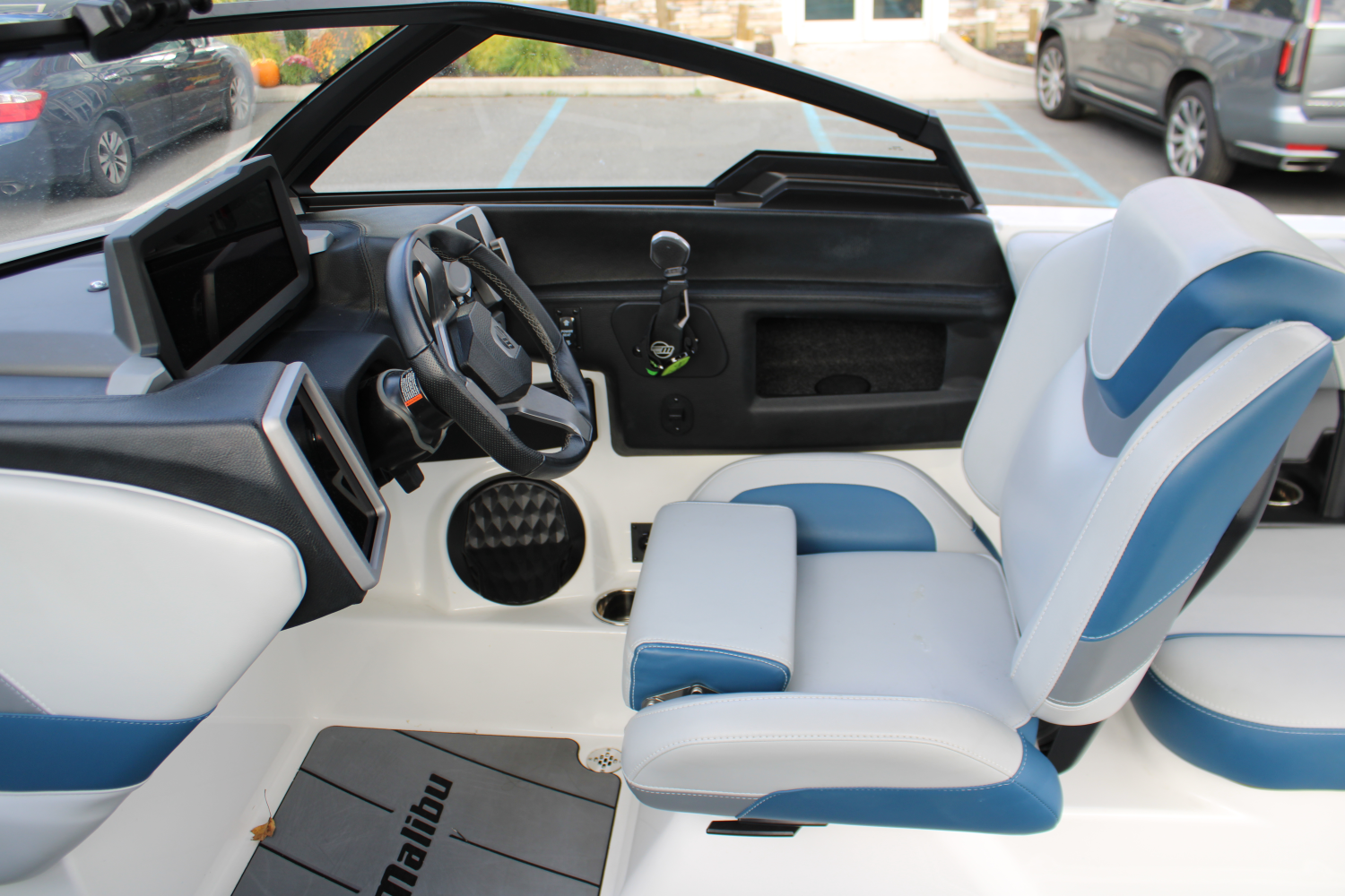 2023 Malibu 23 LSV