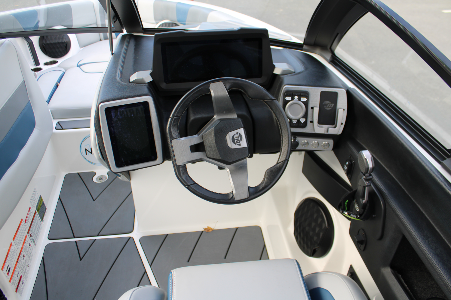 2023 Malibu 23 LSV