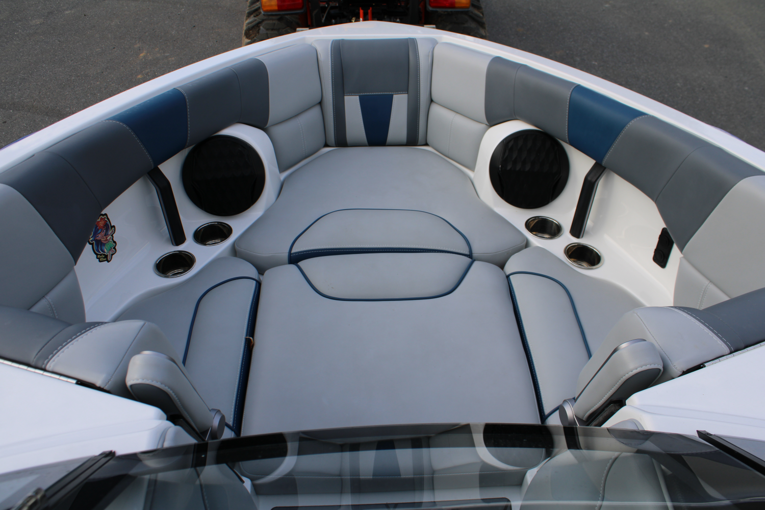 2023 Malibu 23 LSV