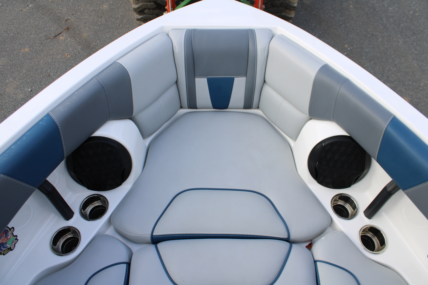 2023 Malibu 23 LSV