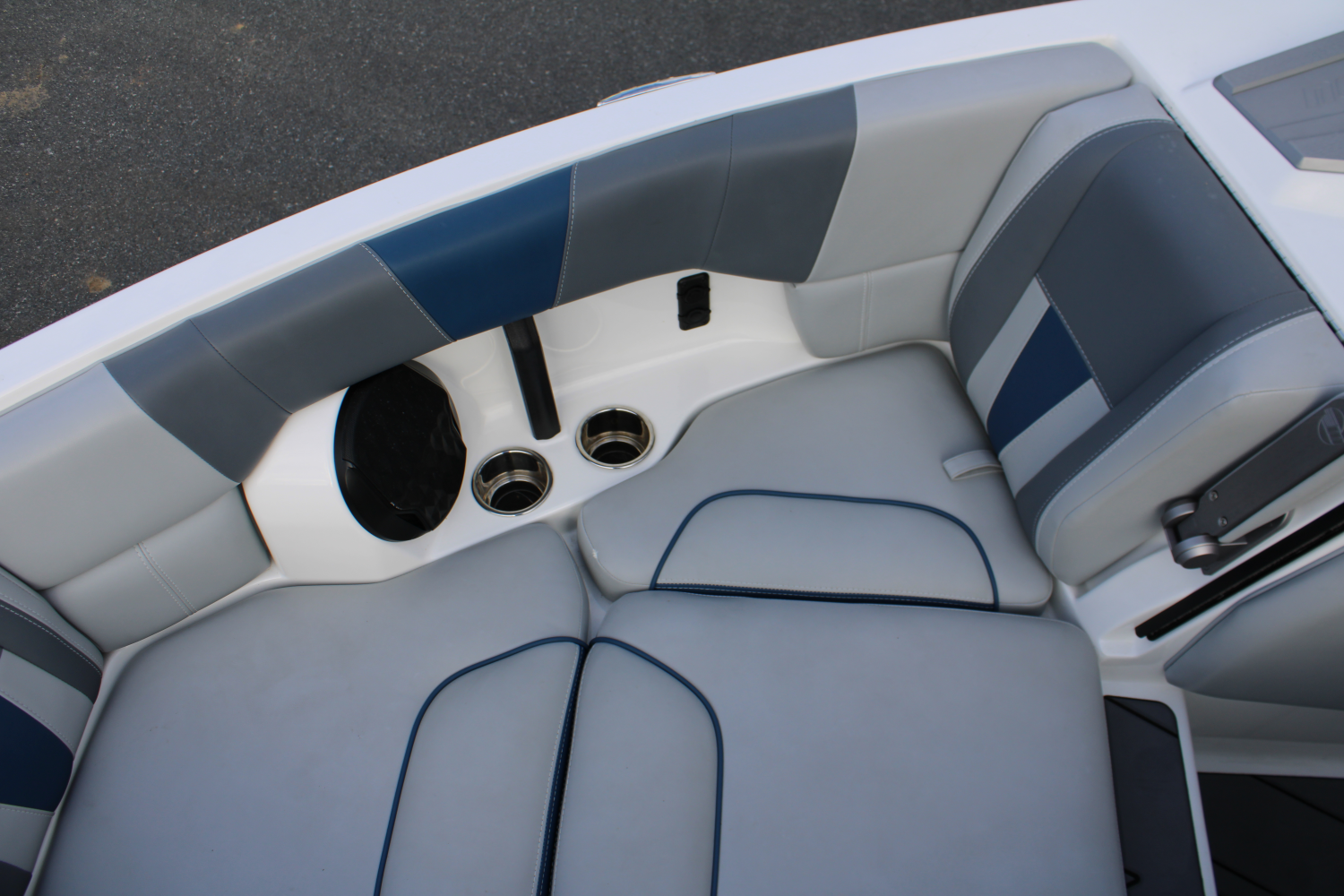 2023 Malibu 23 LSV