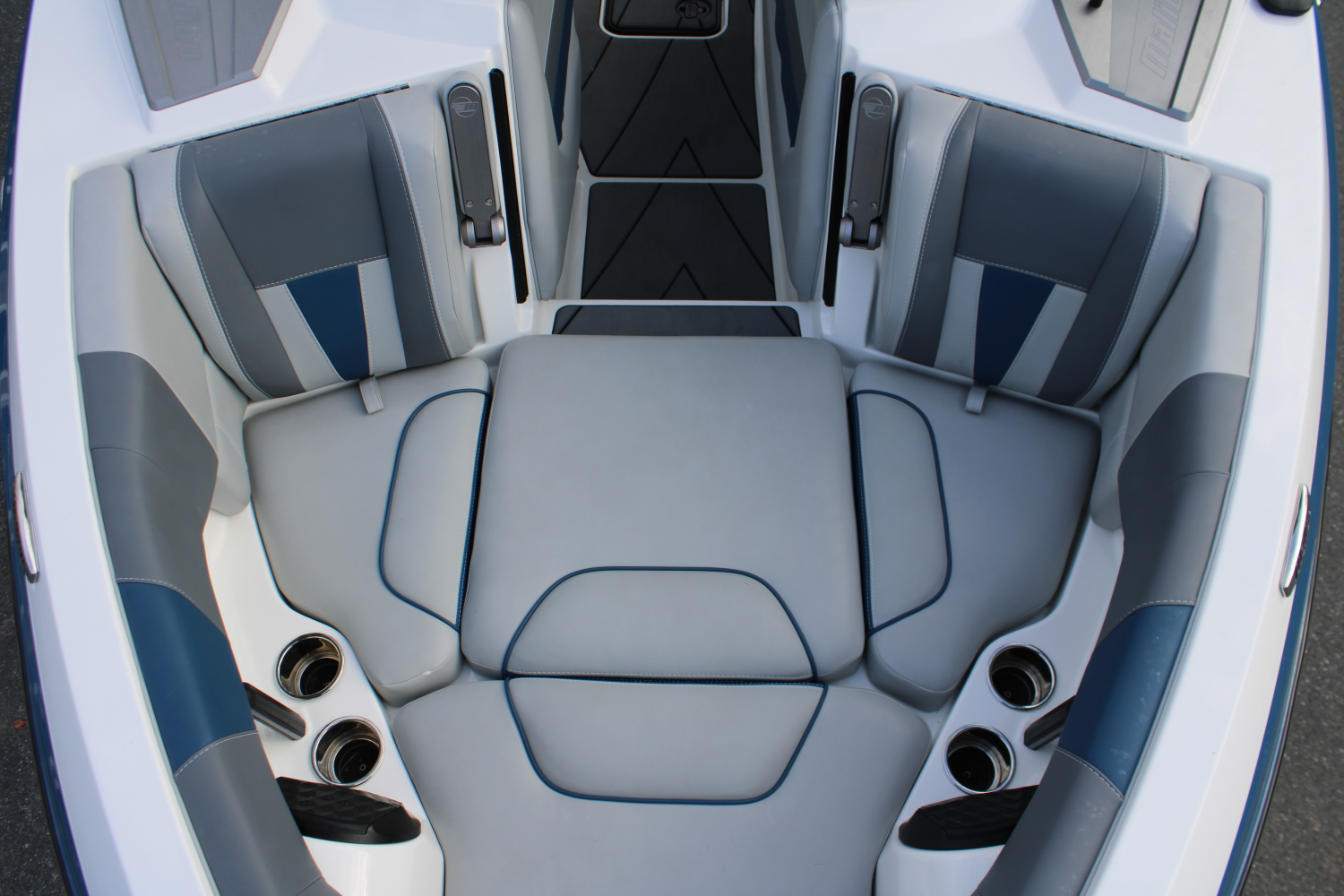 2023 Malibu 23 LSV