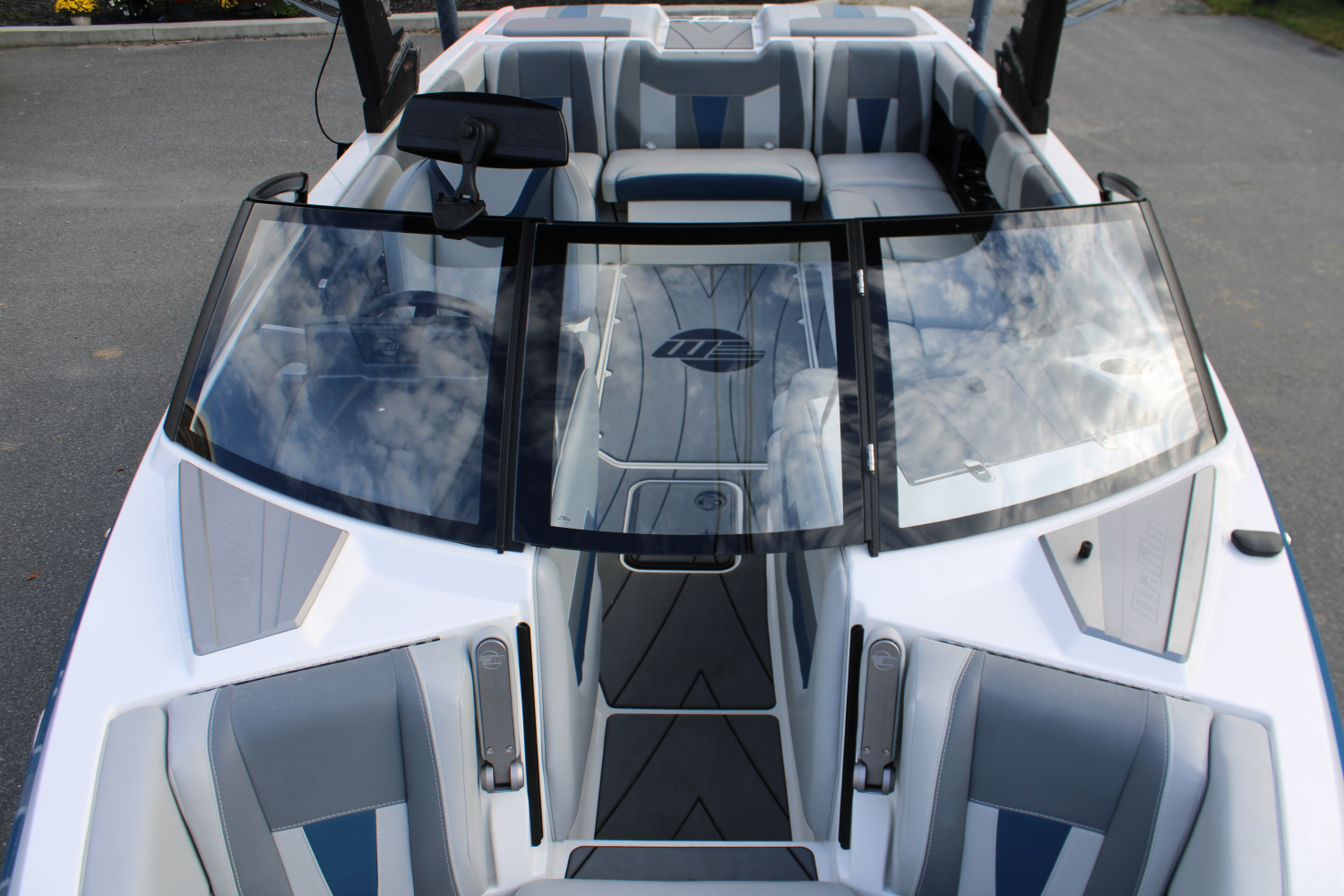 2023 Malibu 23 LSV