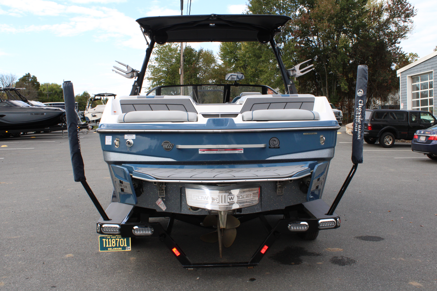 2023 Malibu 23 LSV