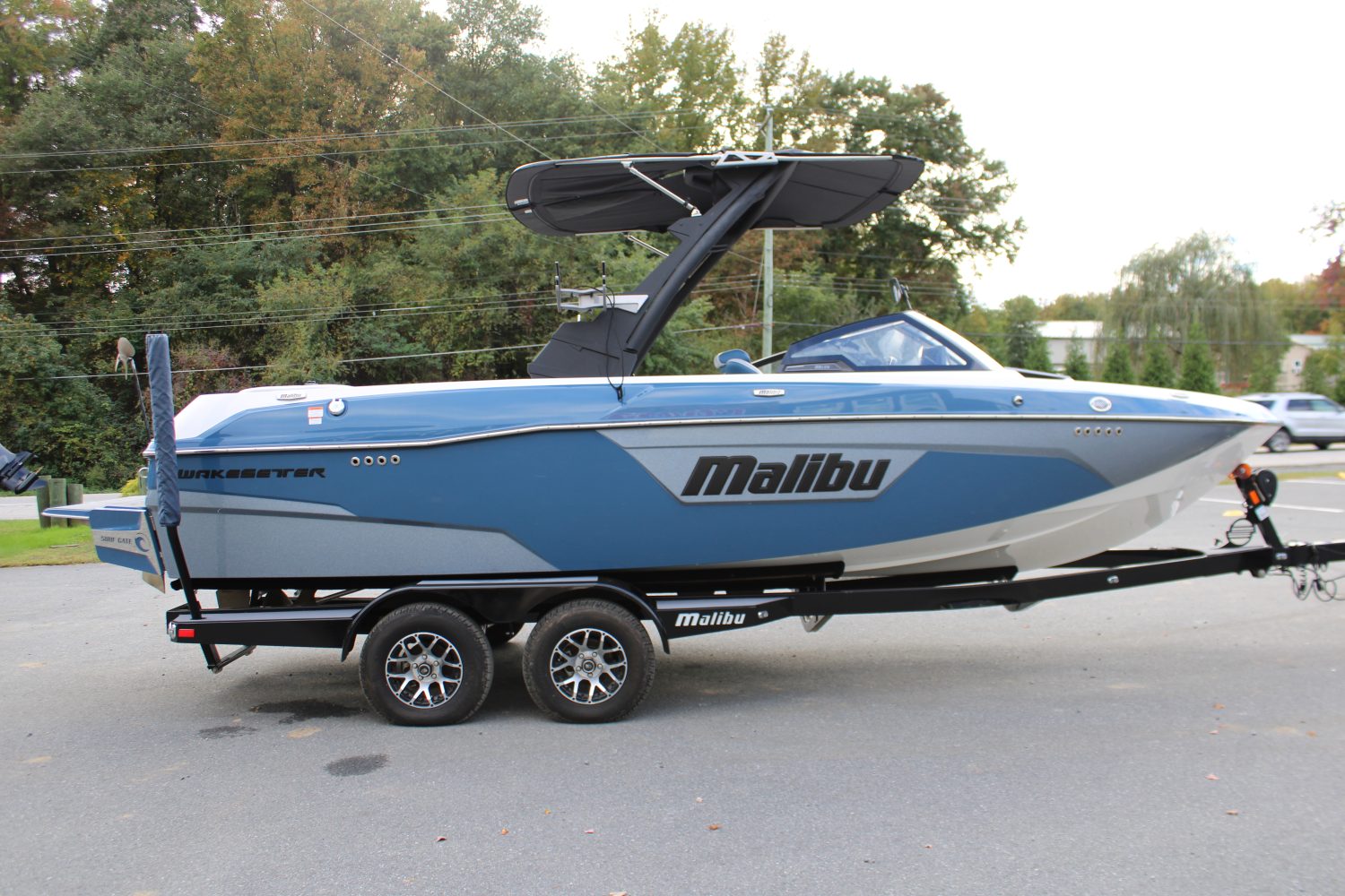 2023 Malibu 23 LSV