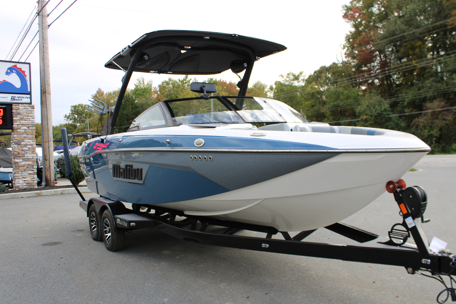2023 Malibu 23 LSV