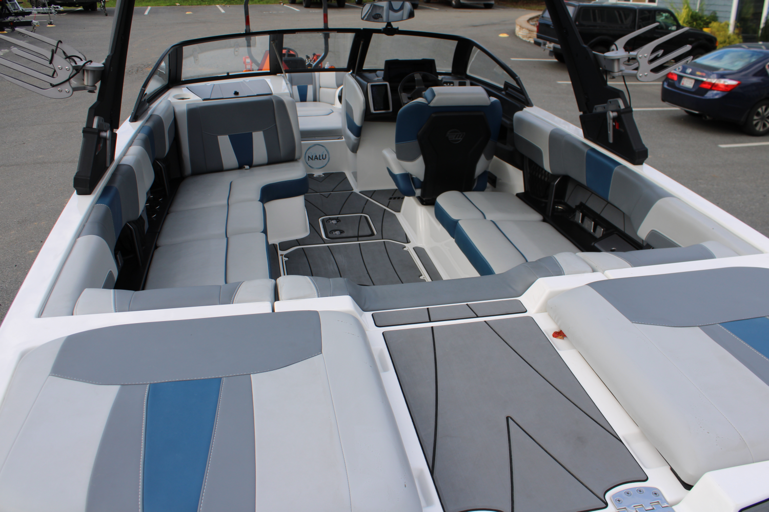 2023 Malibu 23 LSV