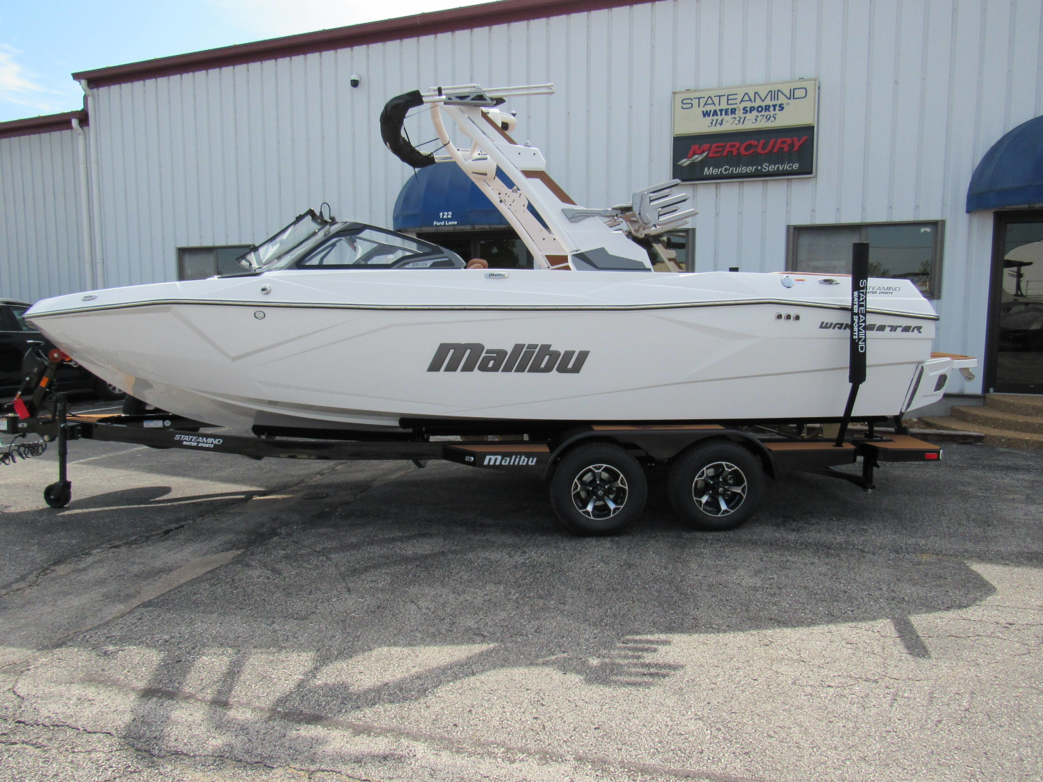 2027 Malibu 23 LSV