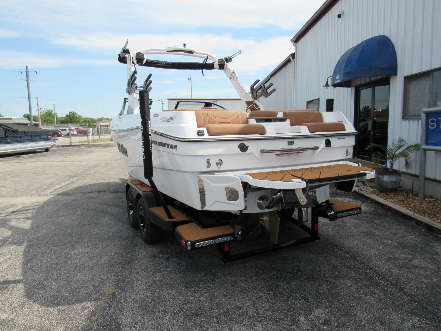 2027 Malibu 23 LSV