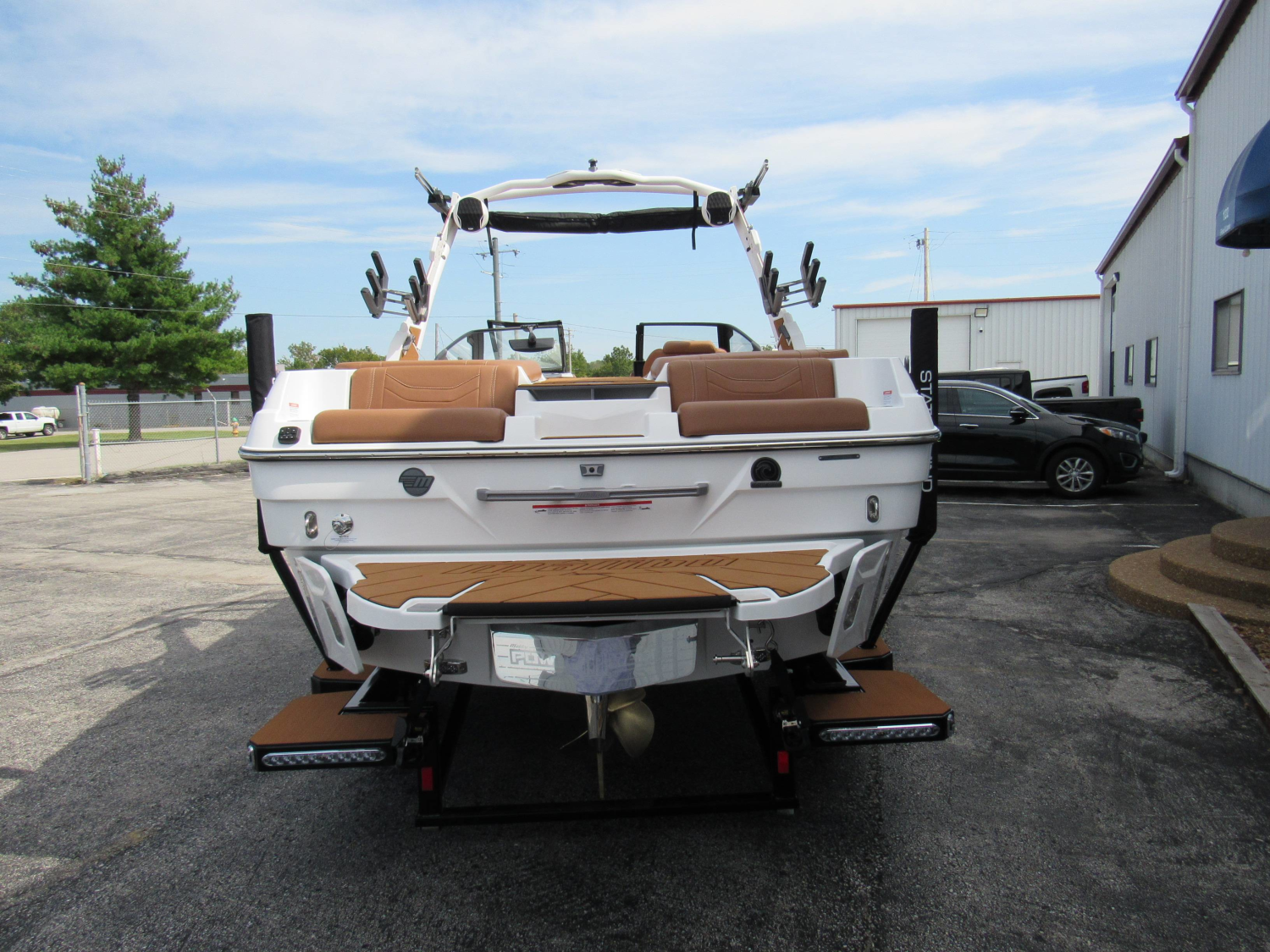 2027 Malibu 23 LSV