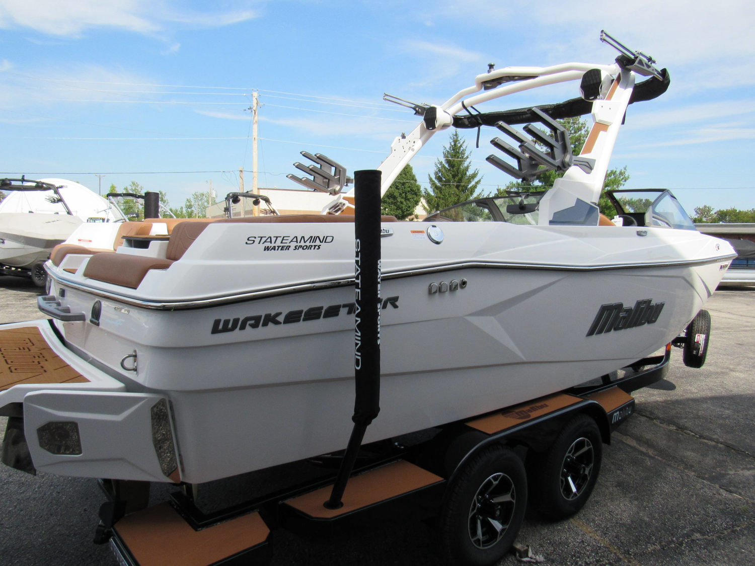 2027 Malibu 23 LSV