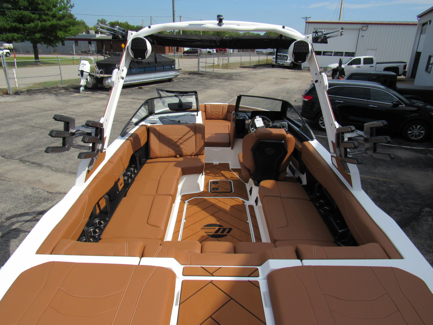 2027 Malibu 23 LSV