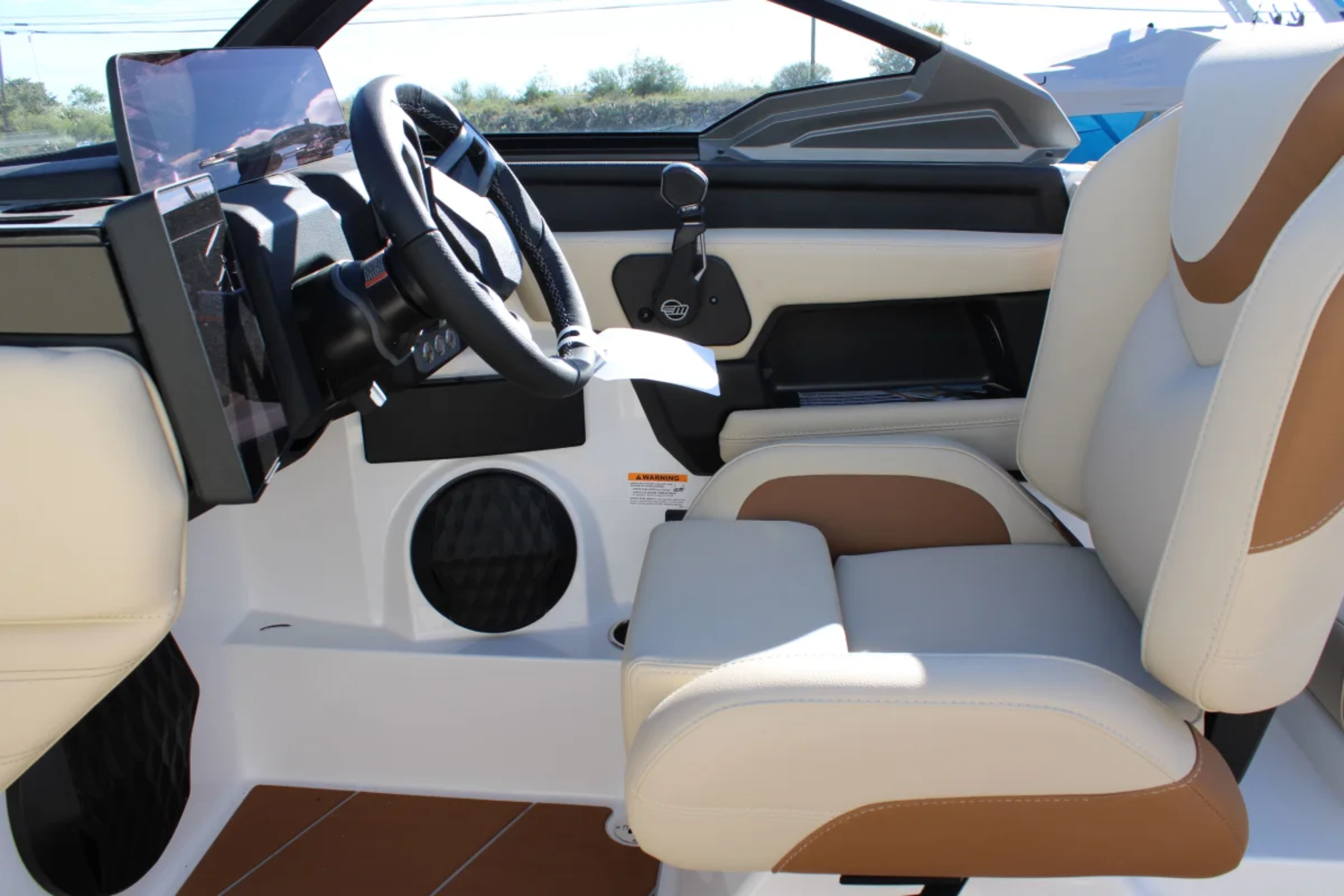 2027 Malibu 22 LSV