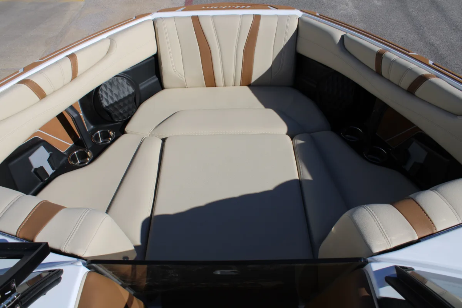 2027 Malibu 22 LSV
