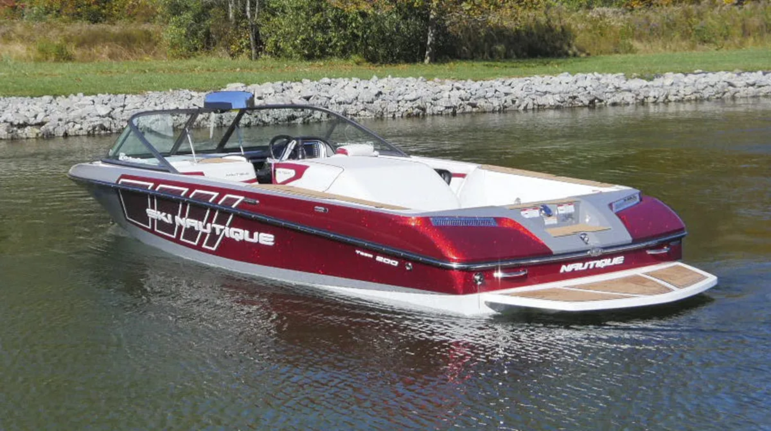 2017 Ski Nautique 200 Closed Bow - Team Edition