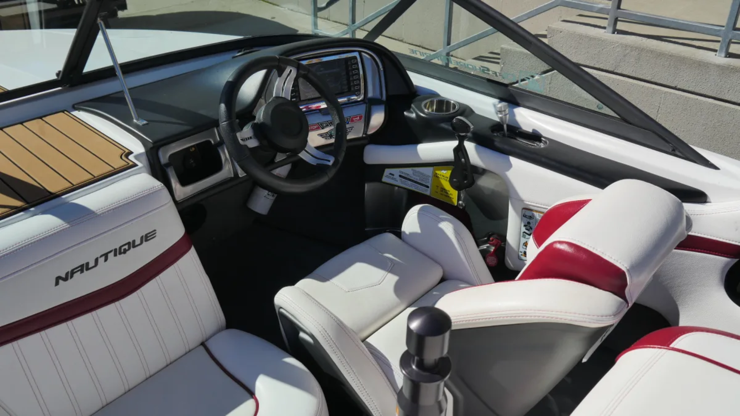2017 Ski Nautique 200 Closed Bow - Team Edition