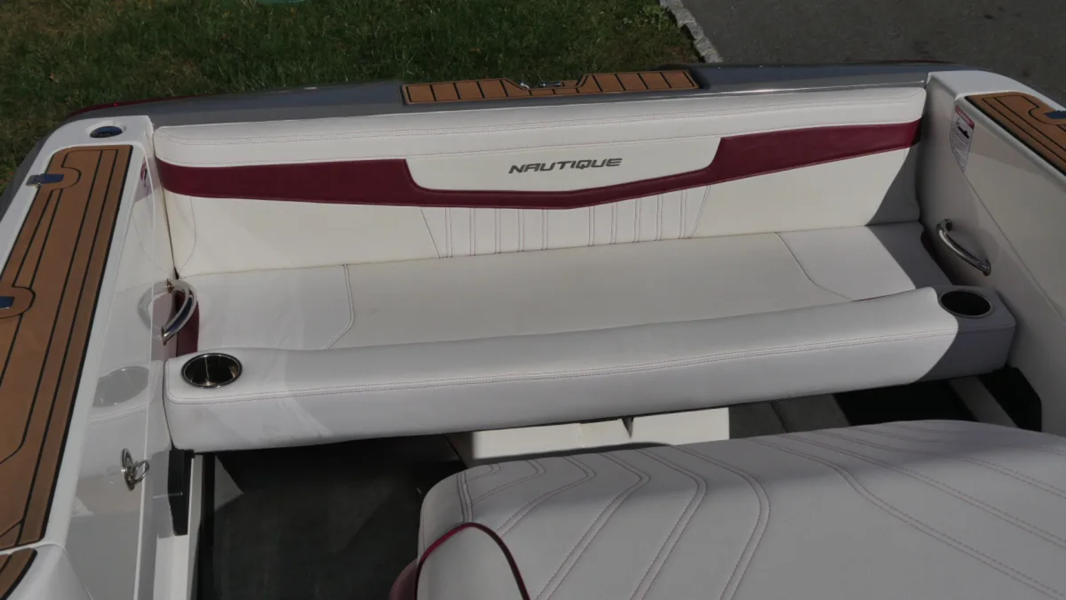 2017 Ski Nautique 200 Closed Bow - Team Edition