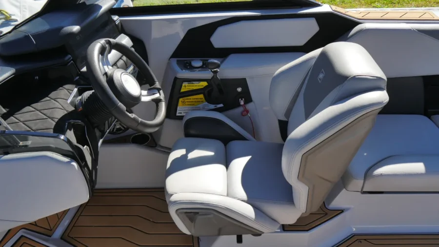 2022-nautique-s23-147806-image10.webp