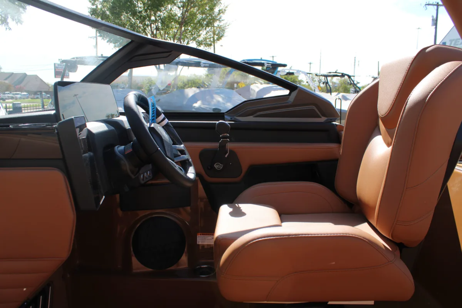 2027 Malibu 25 LSV
