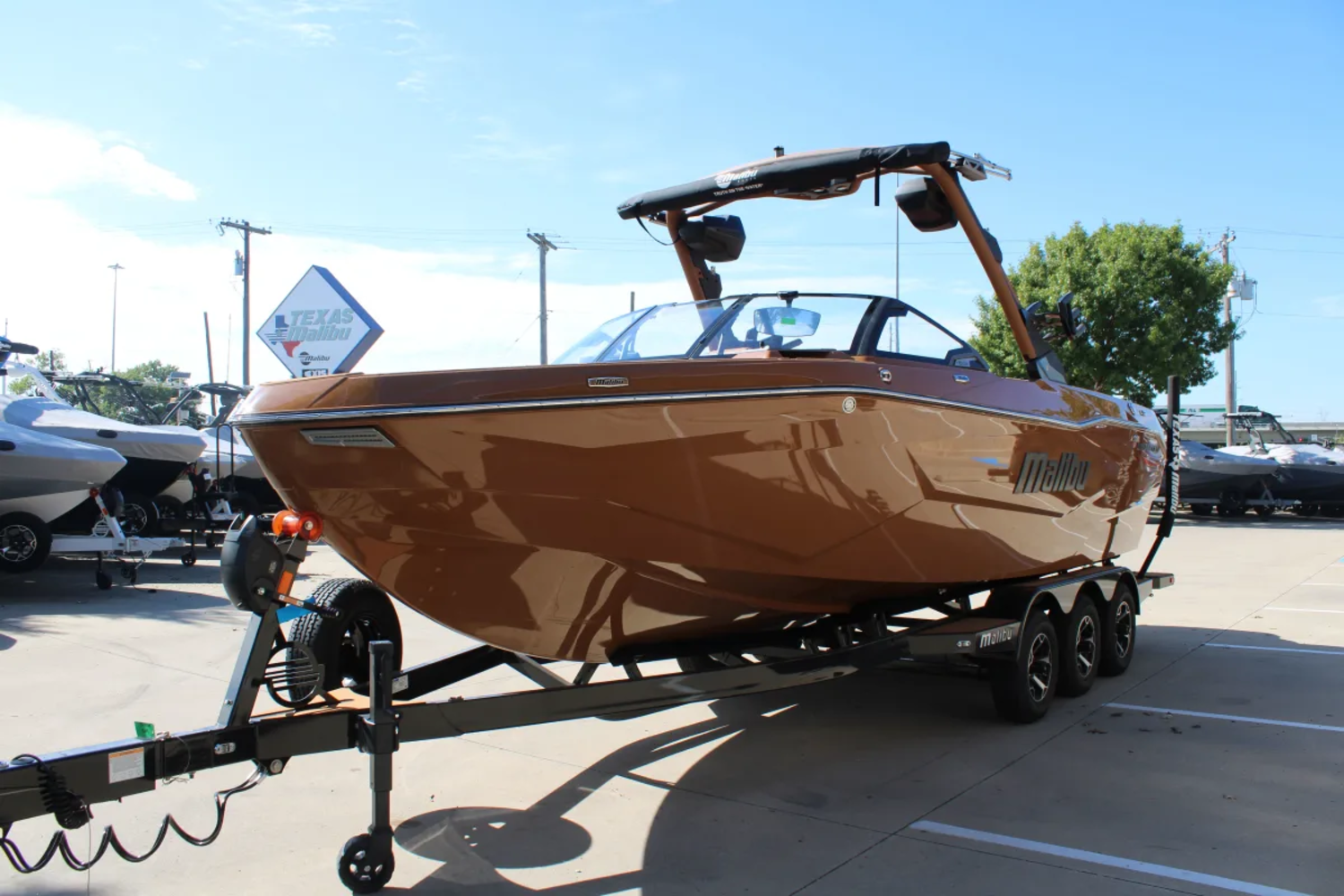 2027 Malibu 25 LSV