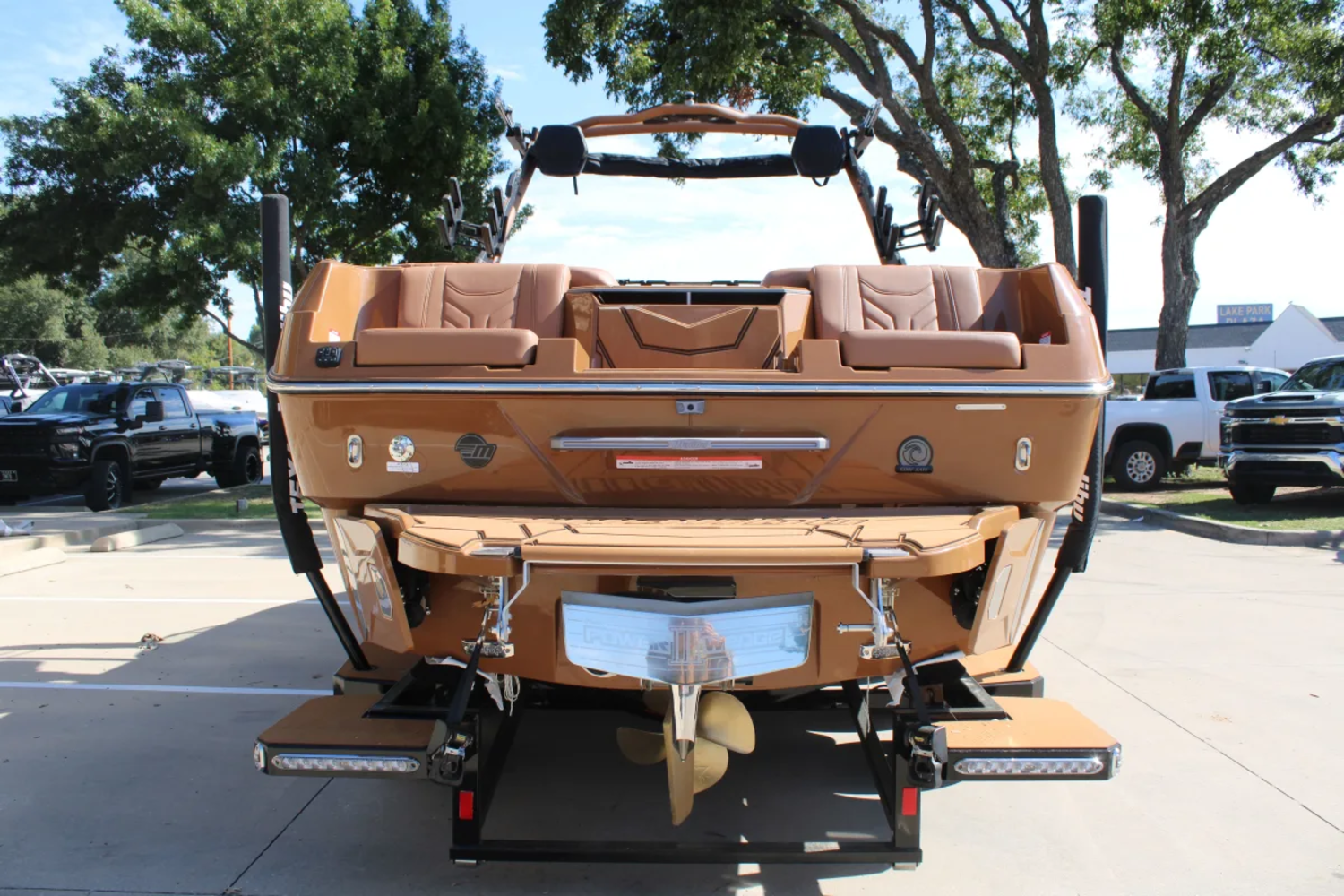 2027 Malibu 25 LSV