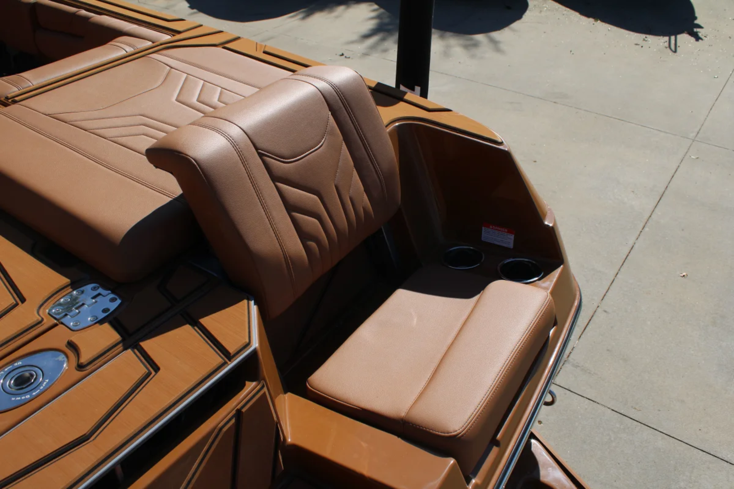2027 Malibu 25 LSV