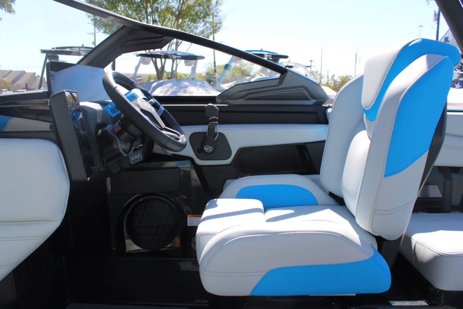 2027 Malibu 22 LSV
