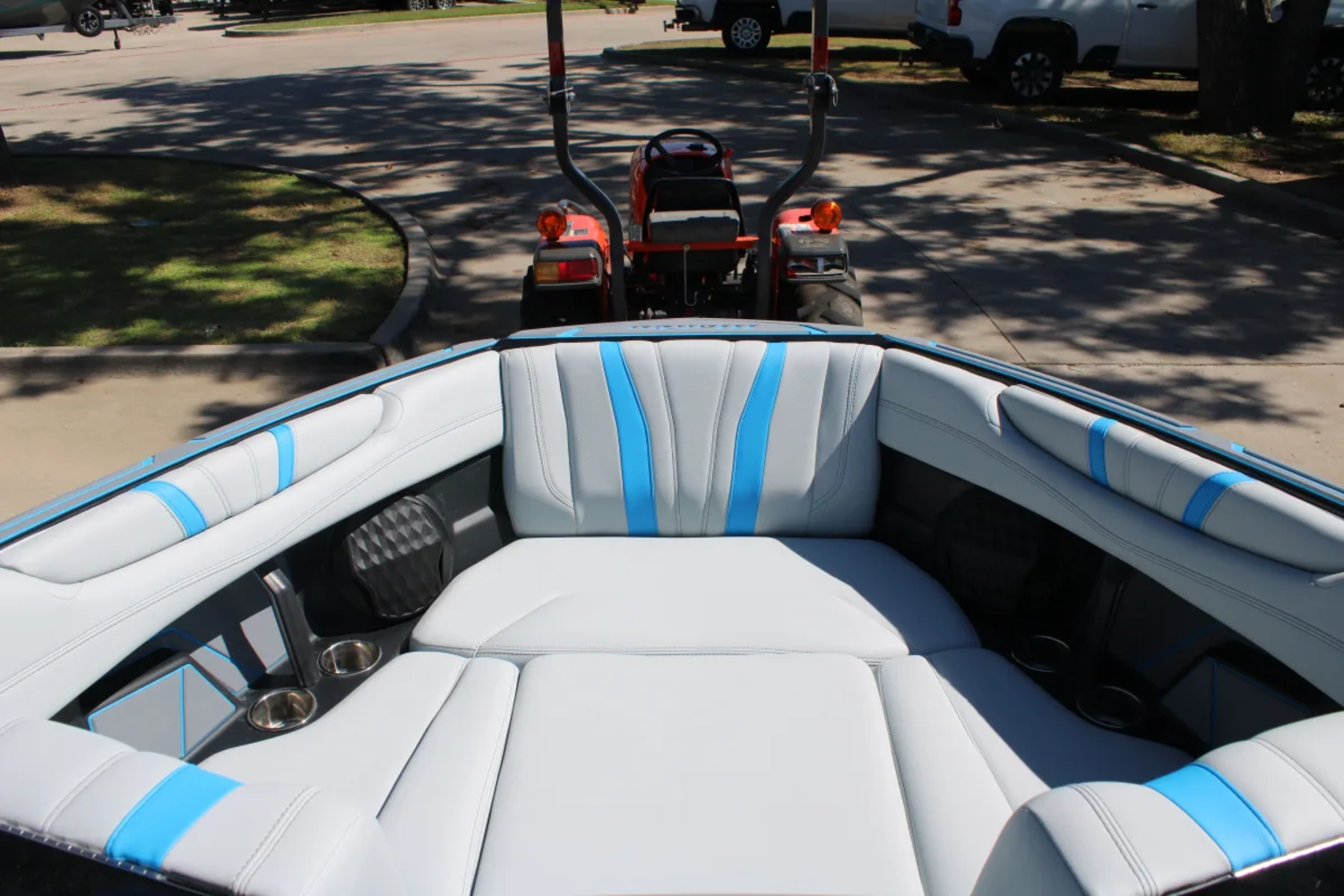 2027 Malibu 22 LSV