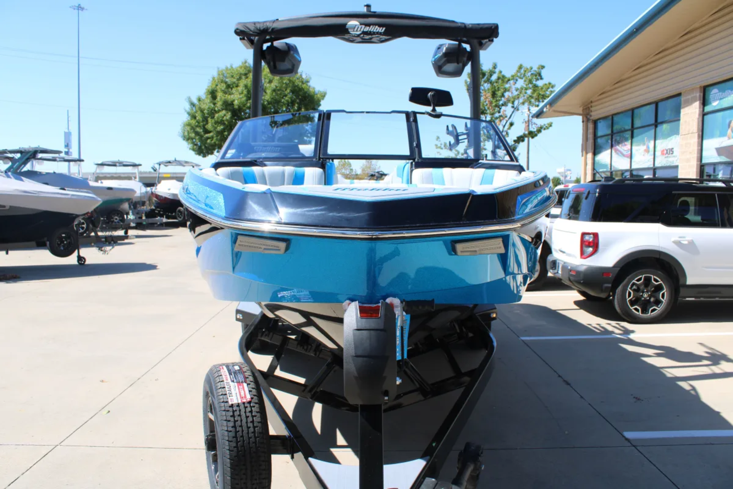 2027 Malibu 22 LSV