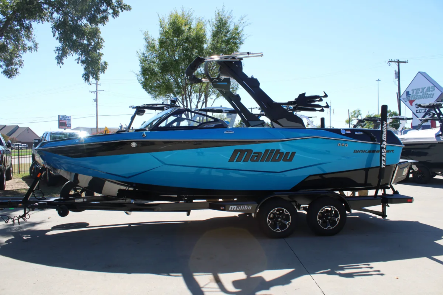 2027 Malibu 22 LSV