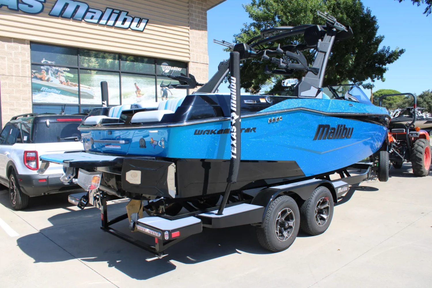 2027 Malibu 22 LSV