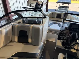 2019-malibu-21-mlx-147817-image11.webp