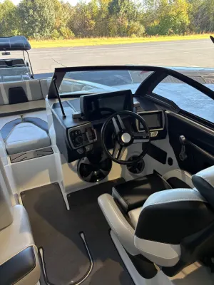 2019-malibu-21-mlx-147817-image6.webp