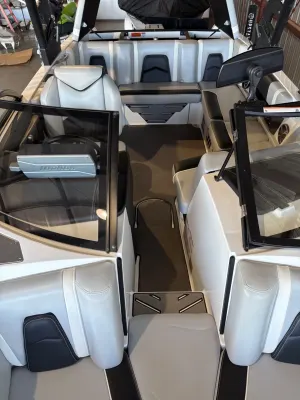 2019-malibu-21-mlx-147817-image9.webp