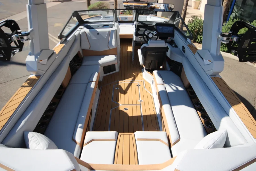 2027-nautique-g25-147821-image7.webp
