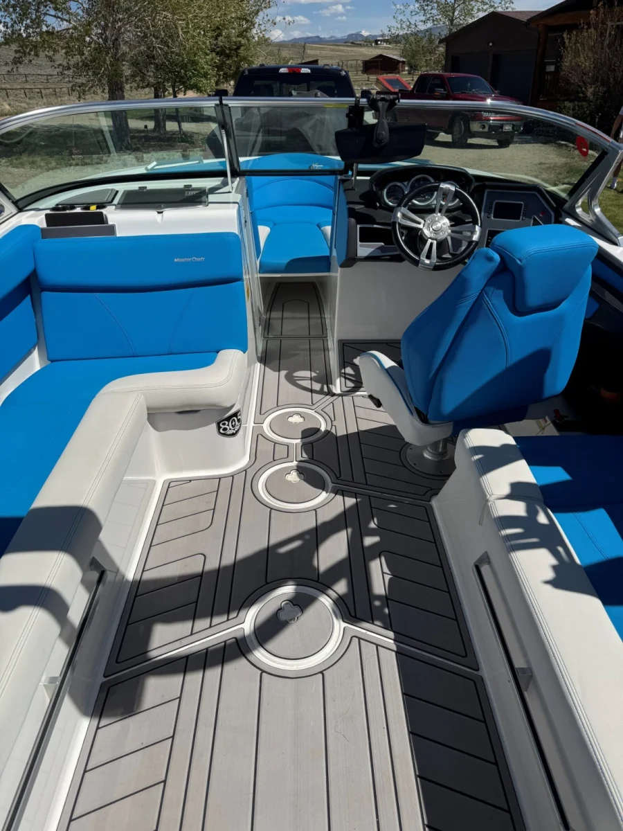 2018-mastercraft-xt23-147824-image1.webp