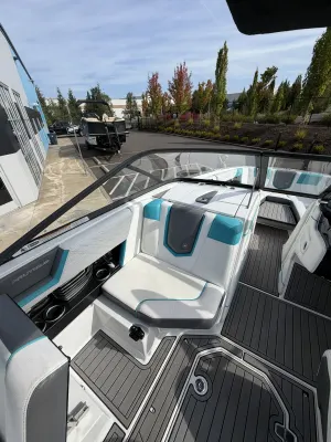 2017-nautique-g23-147827-image8.webp