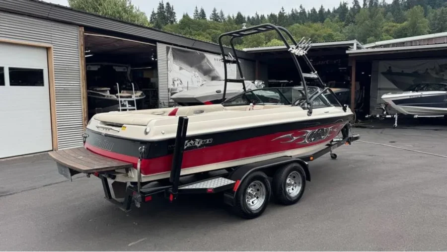 2004-malibu-wakesetter-147828-image4.webp