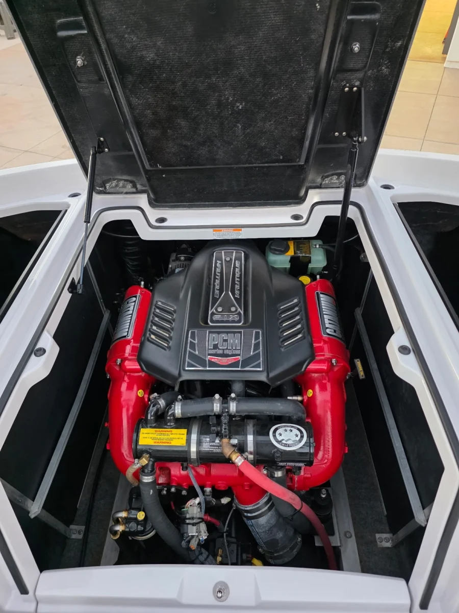 2014-nautique-super-air-nautique-210-147829-image7.webp