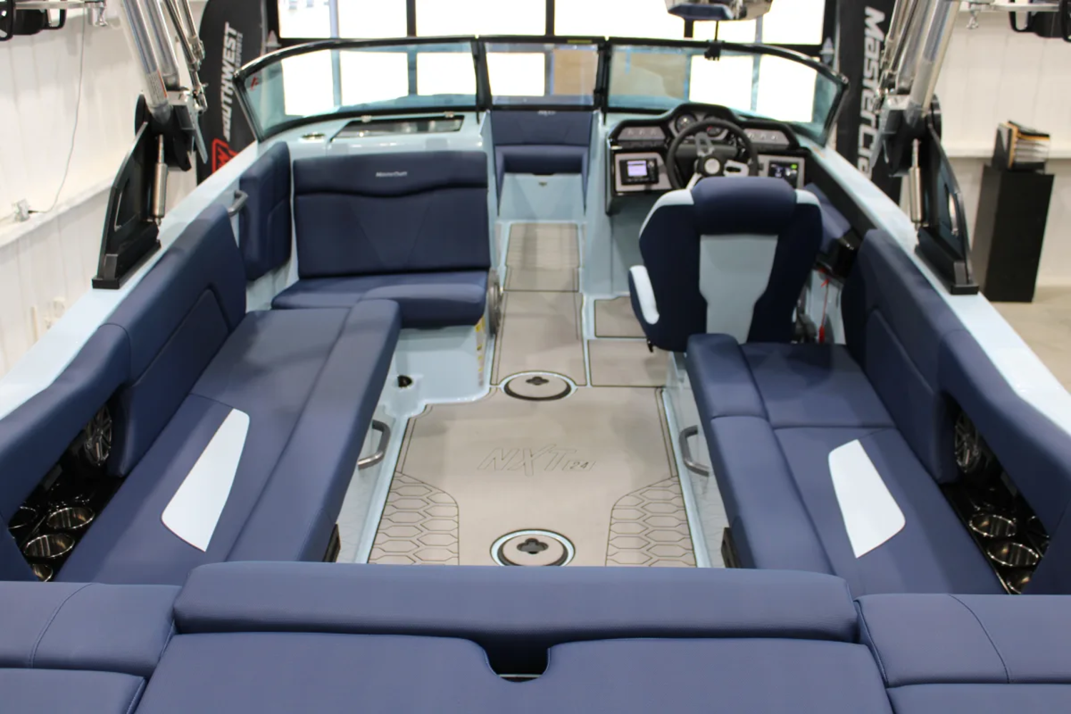 2022 MasterCraft NXT24