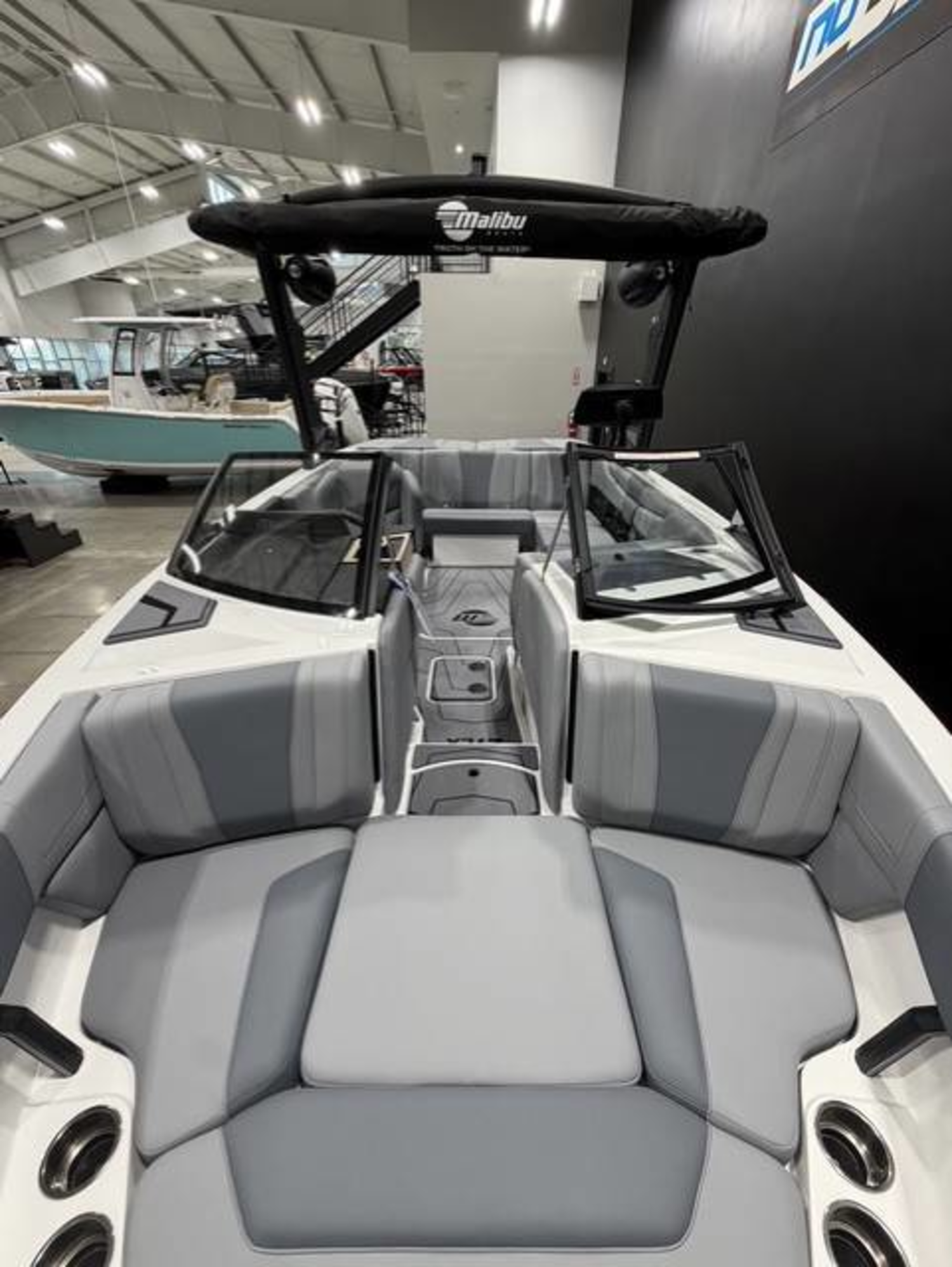 2027 Malibu 21LX
