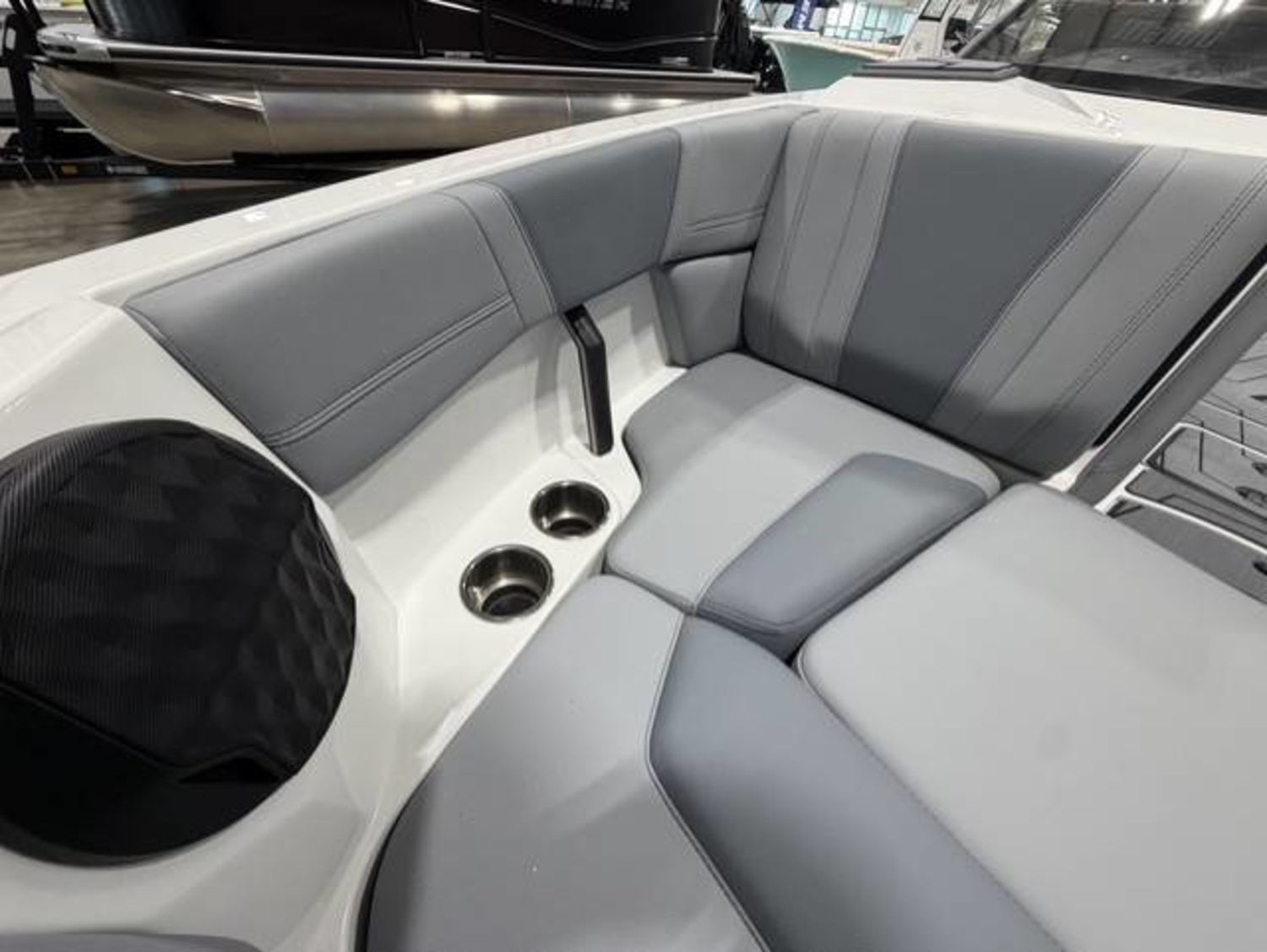 2027 Malibu 21LX