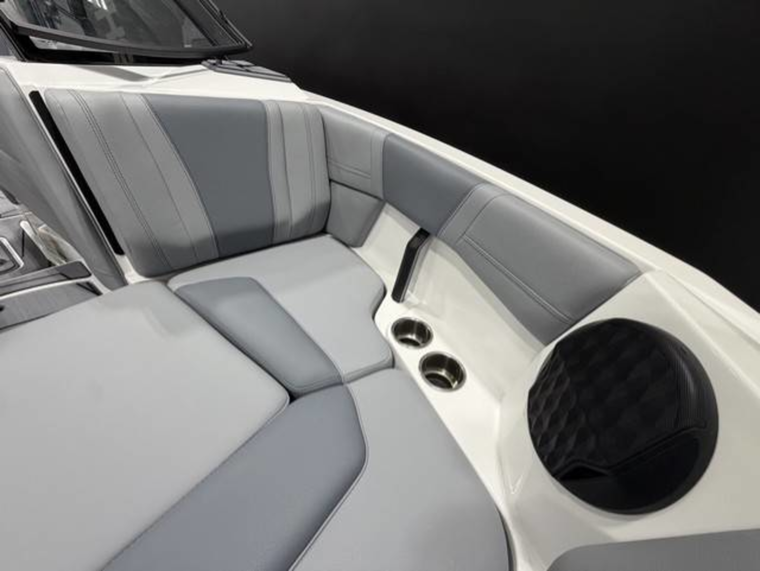 2027 Malibu 21LX