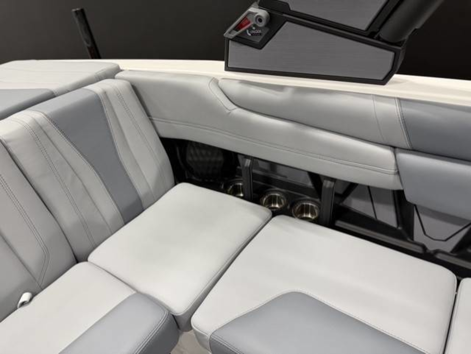 2027 Malibu 21LX