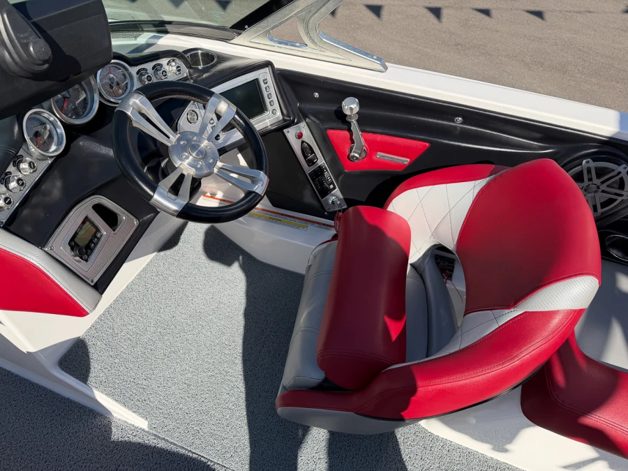 2014-mastercraft-x30-147843-image16