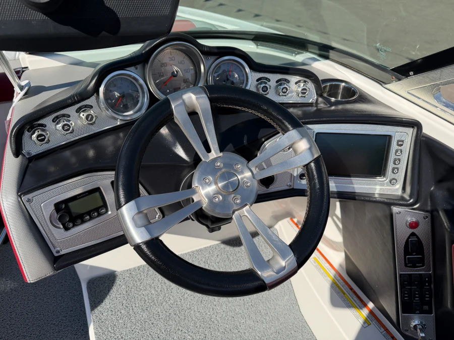 2014-mastercraft-x30-147843-image17
